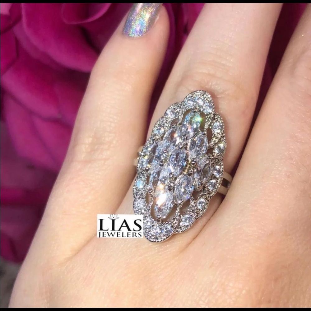 New 18k white gold engagement ring